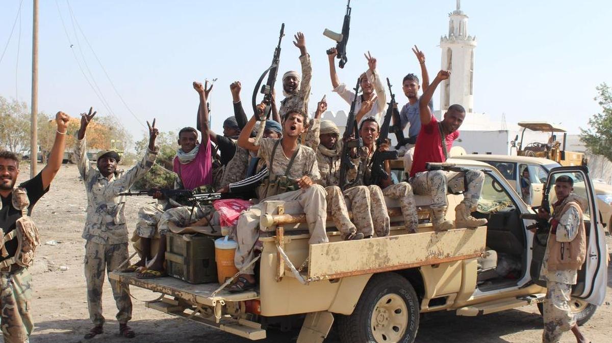 El Ejército yemenita leal al presidente Hadi, lanzó el sábado una ofensiva contra Al Qaeda para arrebatar a los yihadistas el control de la ciudad de Zanyibar.