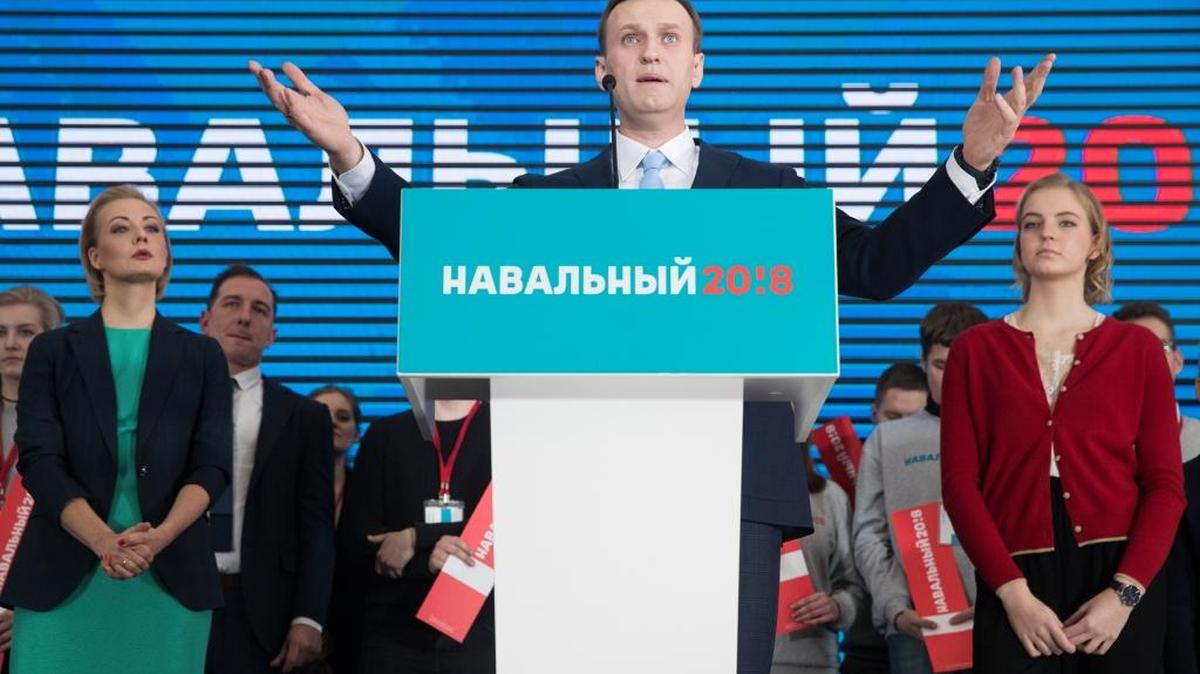 El opositor Alexei Navalny durante un acto de campaña en Moscú el 24 de diciembre del 2017. Rusia volvió a acusar el jueves a EEUU de injerencia en sus asuntos internos por criticar la decisión de la comisión electoral de no registrar la candidatura de Navalny a las presidenciales del 2018.