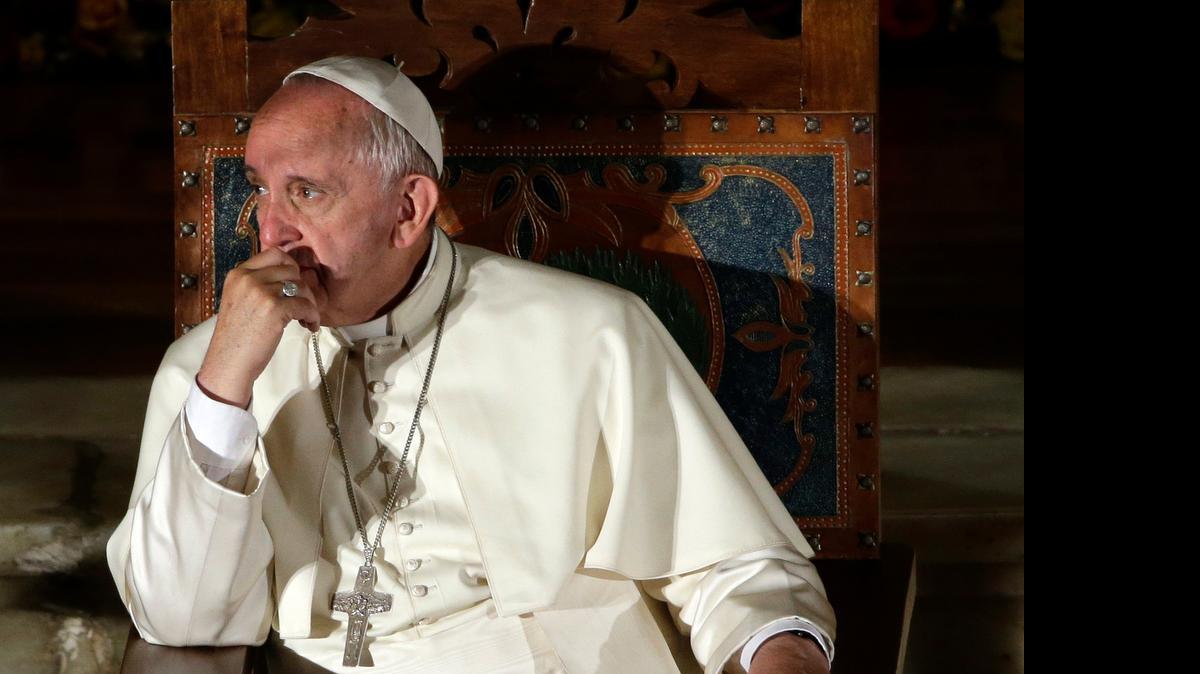 
El Papa argentino pidió a las bases del mundo una suerte de revolución, una revolución social, lo que irrita profundamente a los estadounidenses. 
