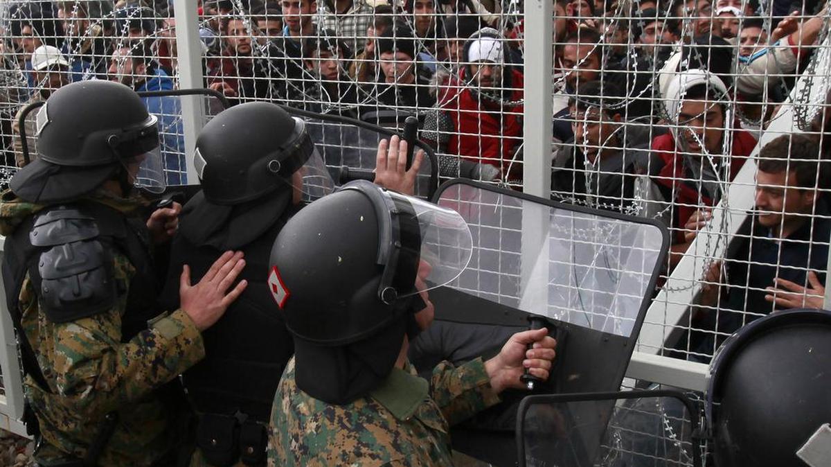 Sobre los malos tratos policiales en las comisarías, el informe insiste en que el maltrato a los detenidos constituye un delito.