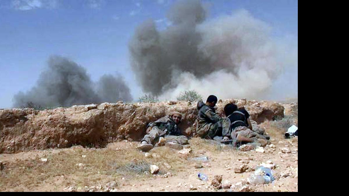 
Foto del sitio web de los militantes del Estado Islámico durante la batalla contra las fuerzas del gobierno sirio en la ciudad de Palmira, en la provincia de Homs, el jueves.
