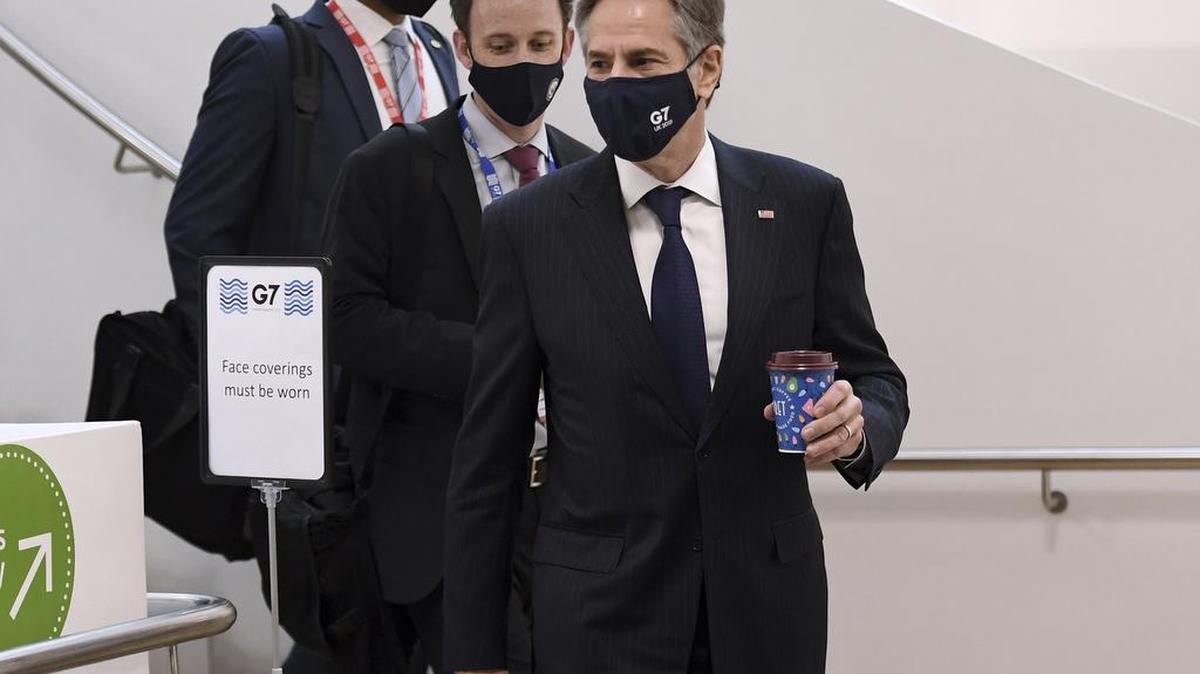 El secretario de Estado de Estados Unidos, Antony Blinken, llega para un almuerzo de trabajo de los ministros de Relaciones Exteriores del G7 en Liverpool, Inglaterra, el sábado 11 de diciembre del 2021.