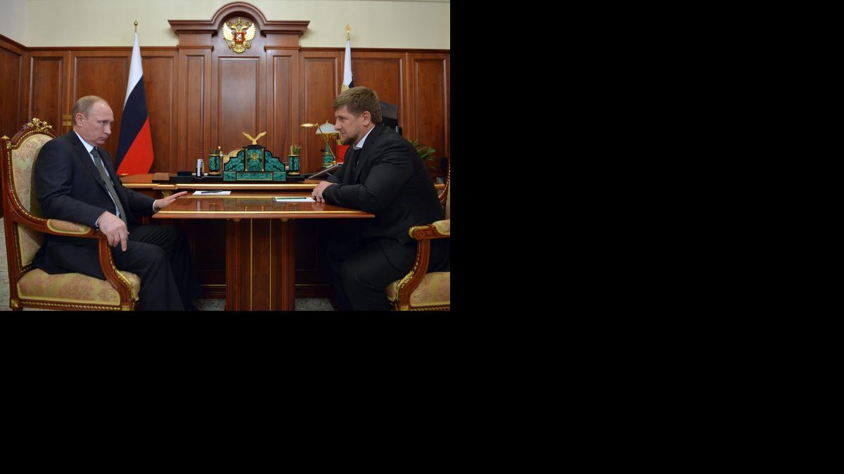 
El presidente ruso, Vladimir Putin (izq.), se reúne con el líder de la república chechena, Ramzan Kadyrov en el Kremlin, en Moscú, el jueves.


