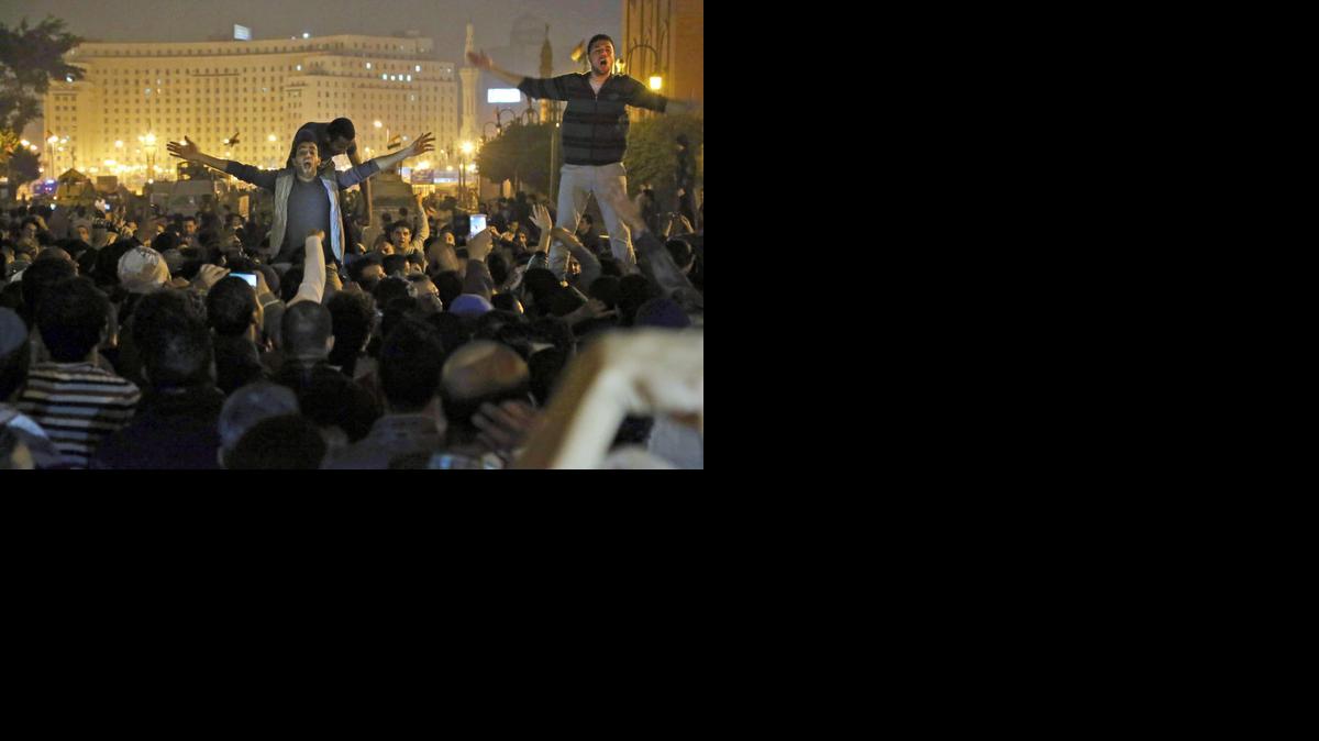 
Miles de manifestantes se tomaron las calles de El Cairo, Egipto, para protestar contra el fallo que exoneró de cargos al ex presidente Hosni Mubarak por la muerte de cientos de manifestantes en el 2011.

