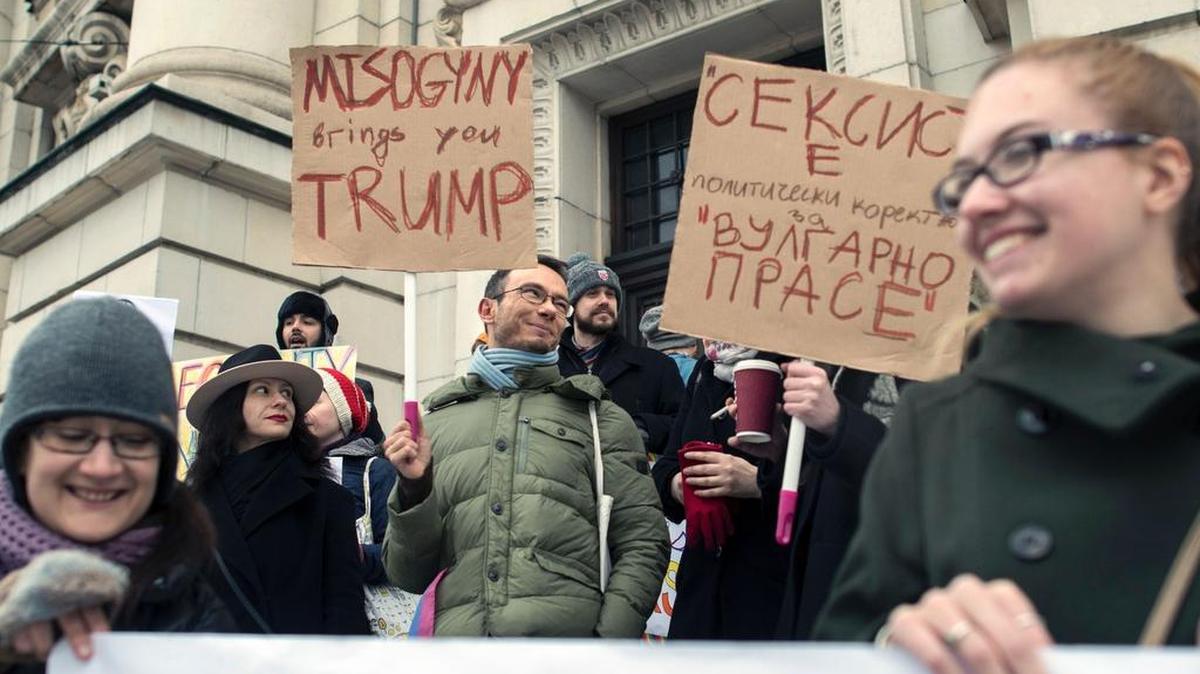 Se celebraron manifestaciones de protesta en más de 30 países en todo el mundo en solidaridad con la Marcha de Mujeres de Washington en defensa de la libertad de prensa, las mujeres y los derechos humanos tras la inauguración oficial de Donald J Trump como Presidente No 45 de los Estados Unidos.