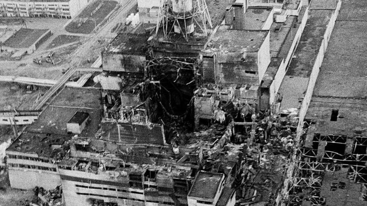 Una vista aérea de la planta nuclear de Chernobil, en abril de 1986.