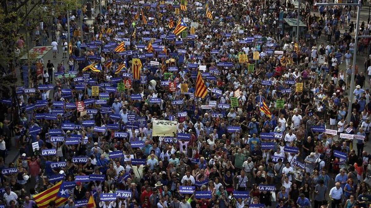 Manifestación contra los atentados yihadistas en Cataluña, en una protesta ciudadana que está encabezada por los profesionales que atendieron a las víctimas bajo el eslogan "No tinc por" (No tengo miedo) y que recorre esta tarde las calles de Barcelona.
