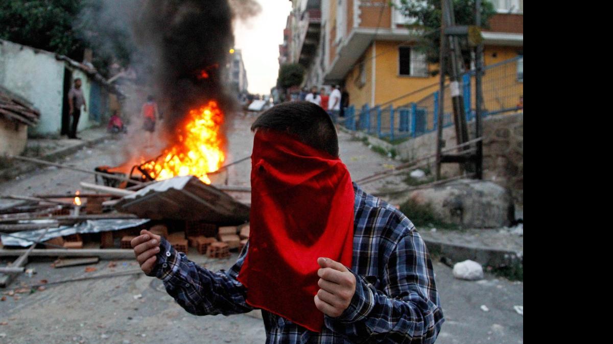 
La situación interna en Turquía se pone cada vez más intensa luego del apoyo del país a los ataques de la coalición contra el Estado Islámico. 
