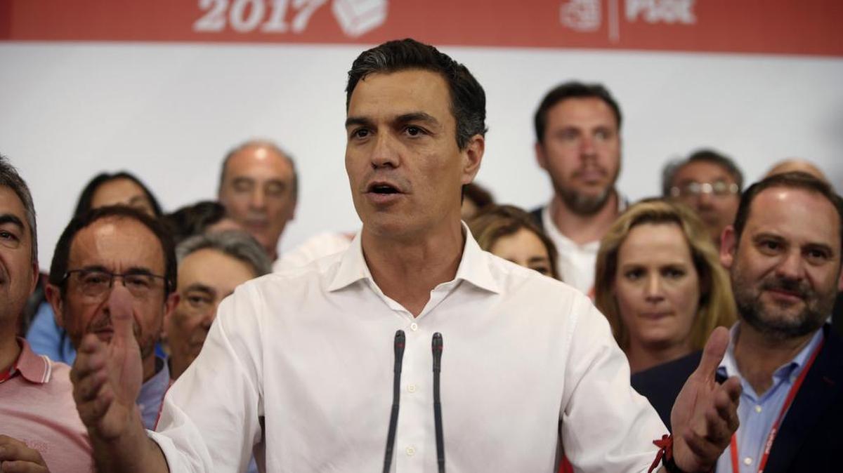 El vencedor de las primarias socialistas, Pedro Sánchez, comparece en Ferraz tras conocerse los resultados a la Secretaría General del PSOE, en las que ha vencido con más del 50 por ciento de los votos.