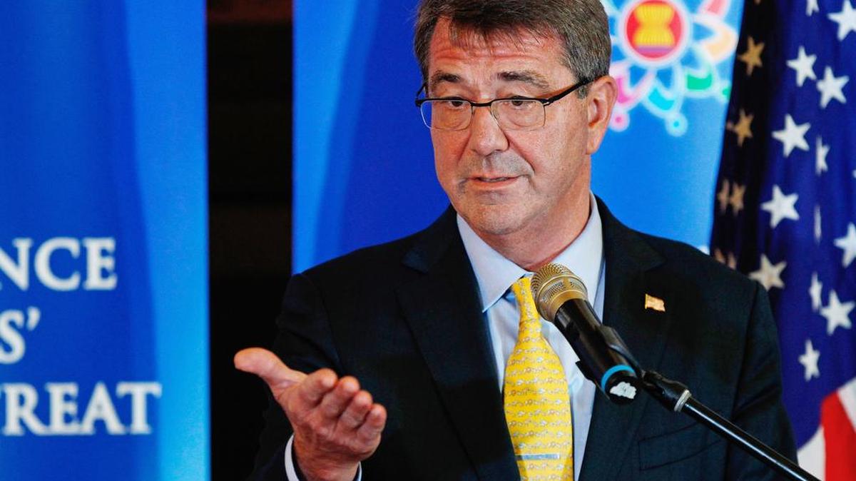 El jefe del Pentágono Ash Carter y su colega francés “estuvieron de acuerdo en los pasos concretos que las Fuerzas Armadas de EEUU y Francia deberían dar contra el EI.