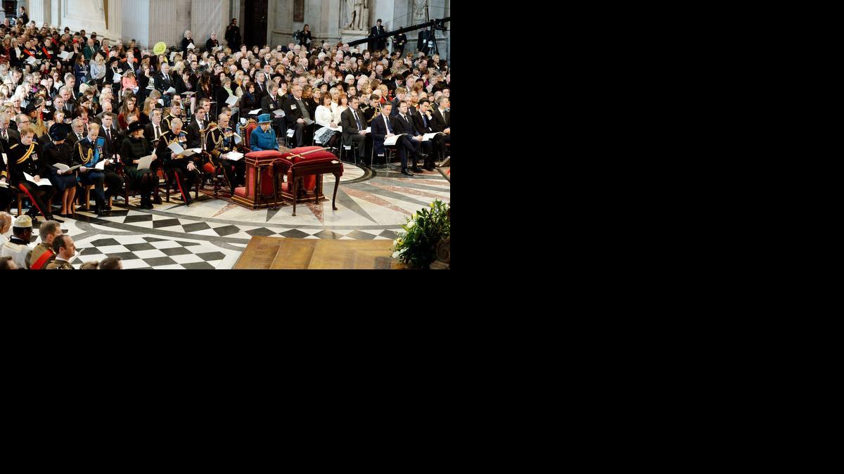 
La reina Isabel II de Inglaterra asistió el viernes en la catedral de San Pablo, en Londres, a una ceremonia religiosa en homenaje a los 453 militares británicos muertos durante la guerra de Afganistán.
