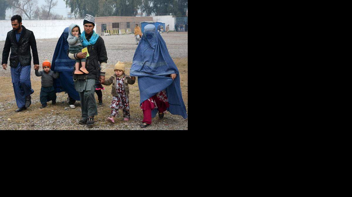 
Unos 24,000 refugiados afganos huyeron de Pakistán en enero, acosados por las medidas de un plan de acción antiterrorista implantado tras un mortífero ataque a una escuela.
