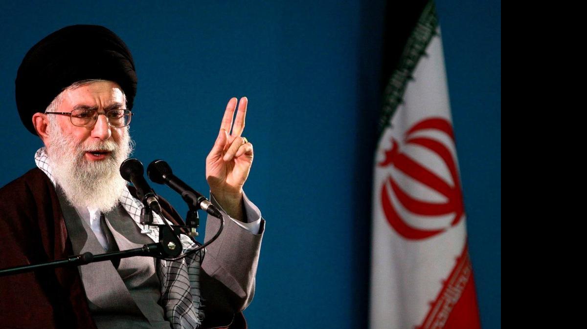 
El guía supremo iraní, Ali Jamenei, pidió al presidente Hasan Rohani que desconfíe de “algunas” grandes potencias que han firmado el acuerdo nuclear.

