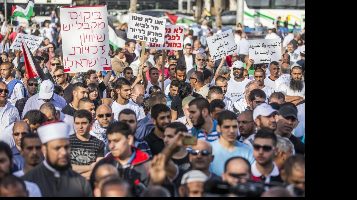 
La minoría árabe de Israel se sumó el martes a un paro general que tendrá su principal convocatoria en Tel Aviv, donde hay convocada una protesta por las demoliciones de casas, así como la falta de vivienda 
