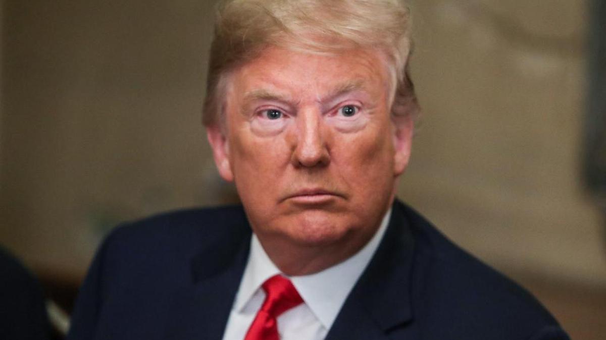 EPA4618. BRUSELAS (BÉLGICA), 11/07/2018.- El presidente de los Estados Unidos, Donald J. Trump, se reúne con el secretario general de la OTAN, Jens Stoltenberg (no fotografiado), en la embajada de los Estados Unidos en Bruselas (Bélgica) antes de la cumbre de jefes de estado de la OTAN hoy, 11 de julio de 2018. Los líderes de la OTAN inician una cumbre de dos días en la que abordarán las amenazas a las que se enfrenta la organización y la necesidad de que los aliados repartan más las cargas e incrementen su gasto en Defensa. EFE/ Stephanie Lecocq