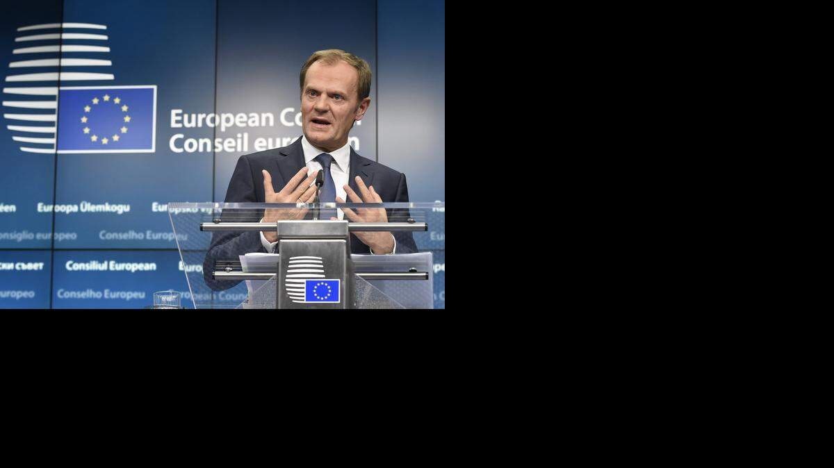 <cutline_leadin>La </cutline_leadin>UE debe elaborar una estrategia “a largo plazo”, por “varios años”, respecto a Rusia, afirmó el nuevo presidente del Consejo europeo, el polaco Donald Tusk.