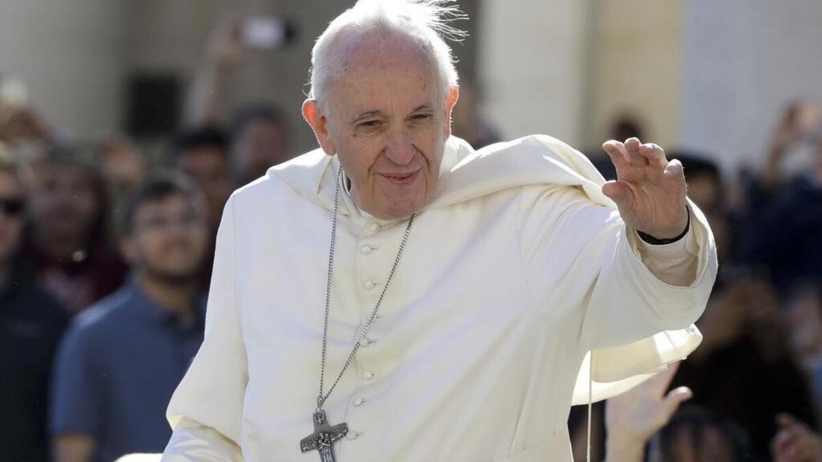 En esta foto de archivo del 26 de septiembre de 2018, el Papa Francisco llega para su audiencia general semanal en la Plaza de San Pedro en el Vaticano.