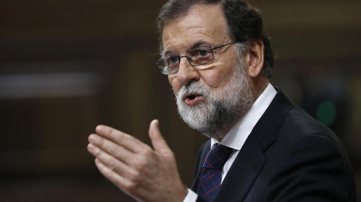 El presidente del Gobierno, Mariano Rajoy, consideró este sábado “lamentable” la prohibición de abandonar territorio venezolano impuesta a Lilian Tintori, la esposa del opositor preso Leopoldo López, a la que debía recibir en La Moncloa el martes.