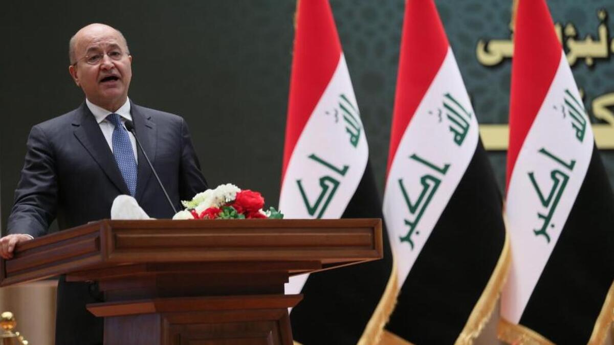 Fotografía cedida por el Parlamento de Irak que muestra al recién elegido presidente iraquí, Barham Salih, quien habla a los legisladores de su país en la sede del Parlamento en Bagdad, Irak, hoy 2 de octubre de 2018.