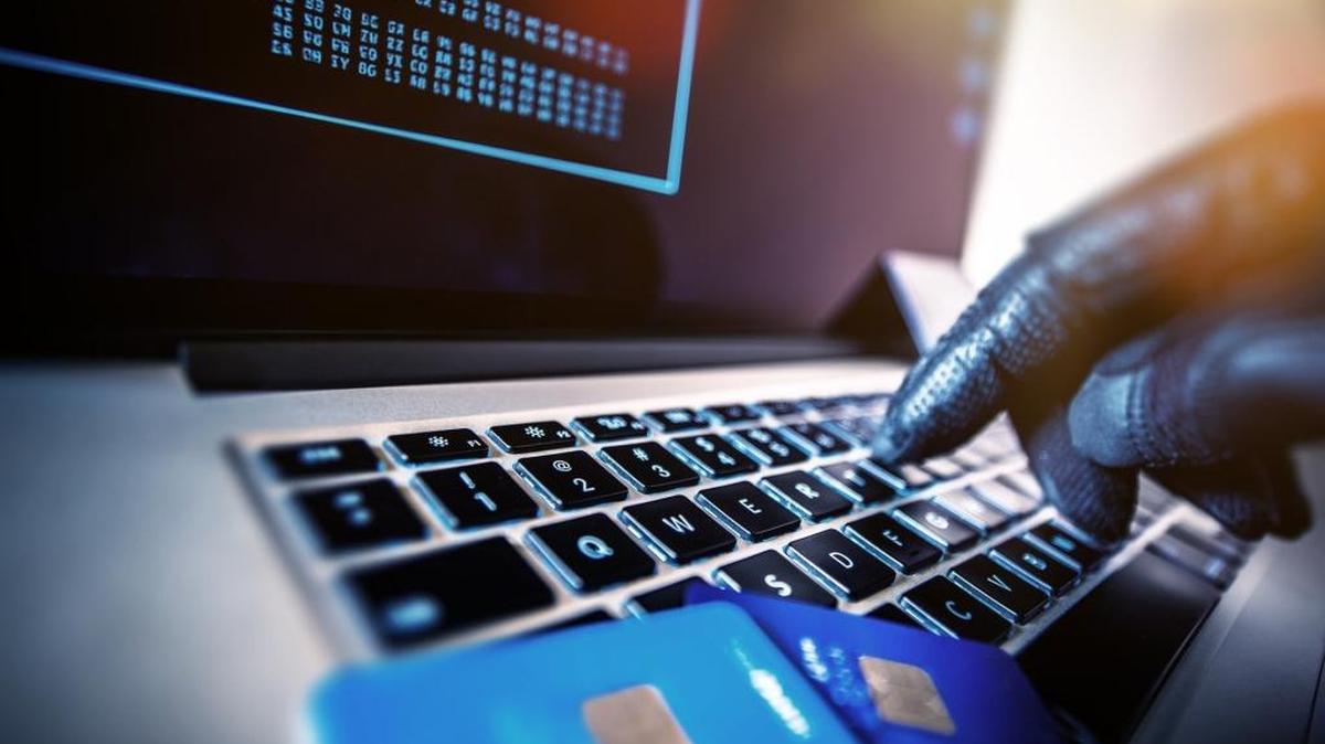 Durante todo el 2016, Rusia desarrolló un táctica nunca antes vista: estableció frentes para sembrar en la prensa documentos que había obtenido con el ciberpirateo.