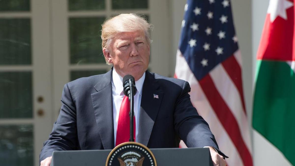 El presidente estadounidense Donald Trump habla en una conferencia de prensa en el Jardín de las Rosas de la Casa Blanca en Washington, DC, el 5 de abril de 2017.