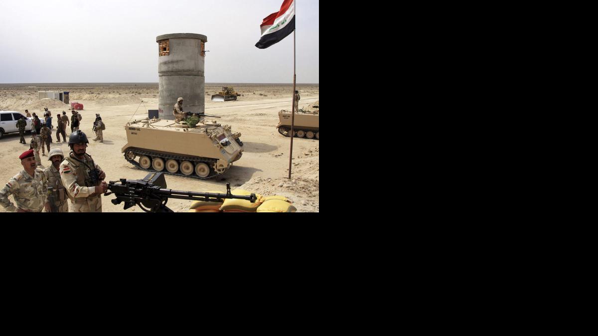 <cutline_leadin>El ejército</cutline_leadin> iraquí ha construido una trinchera entre las provincias de Kerbala y Al Anbar, con el fin de protegerlas de posibles ataques.<252><252>