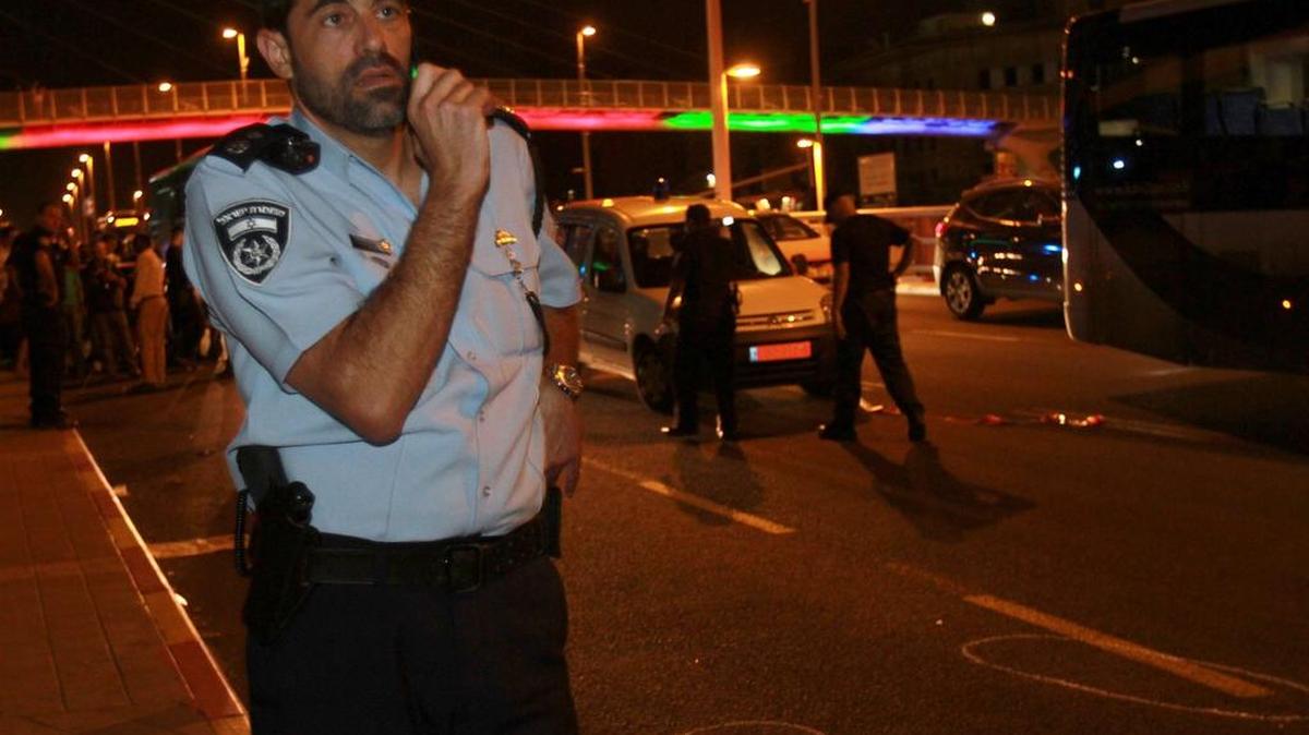 
Un israelí resultó herido de gravedad el miércoles, en las inmediaciones del mayor centro comercial de Petaj Tikva, ciudad próxima a Tel Aviv.
