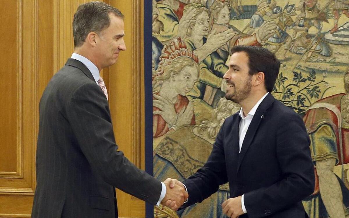 El rey Felipe recibe al coordinador federal de IU, Alberto Garzón, en el marco de su ronda de consultas con las formaciones políticas parlamentarias, esta tarde en el Palacio de la Zarzuela.