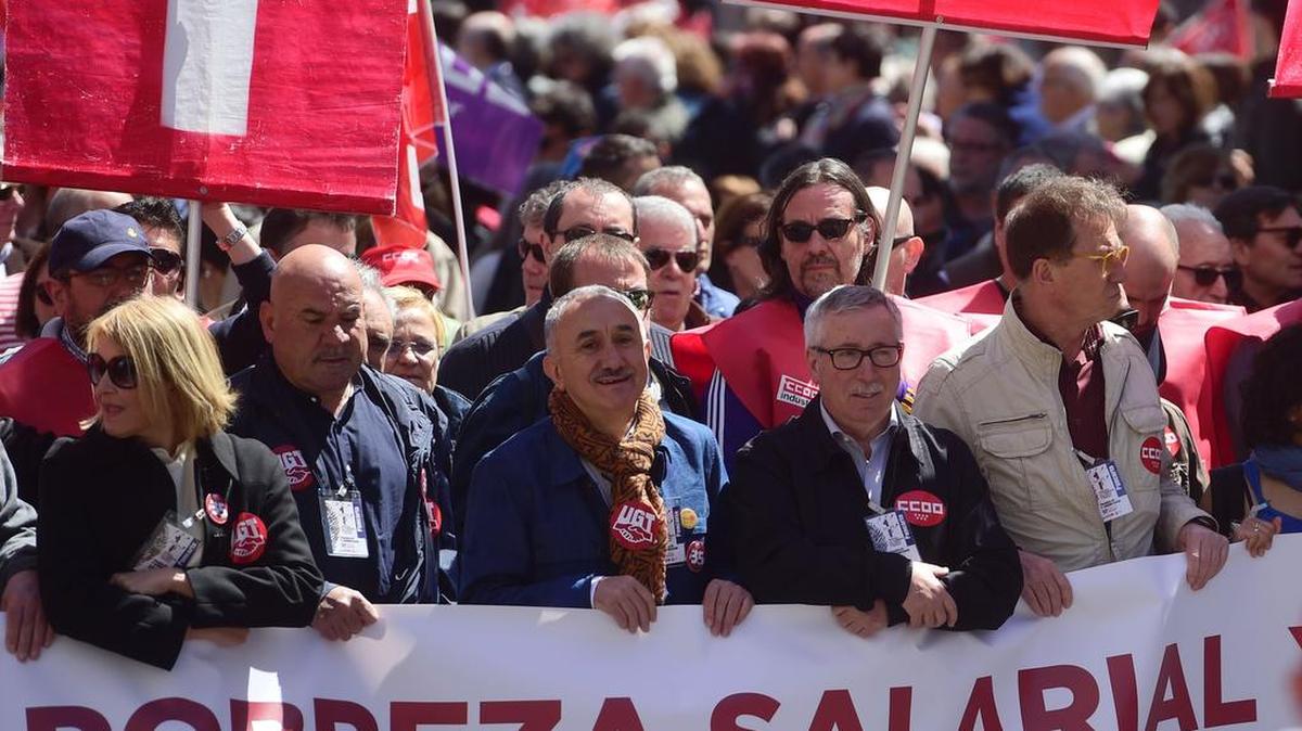 Un total de 76 ciudades españolas acogieron el domingo manifestaciones bajo el lema “Contra la pobreza salarial y social, trabajo y derechos”, con Madrid y Barcelona como las citas más multitudinarias.