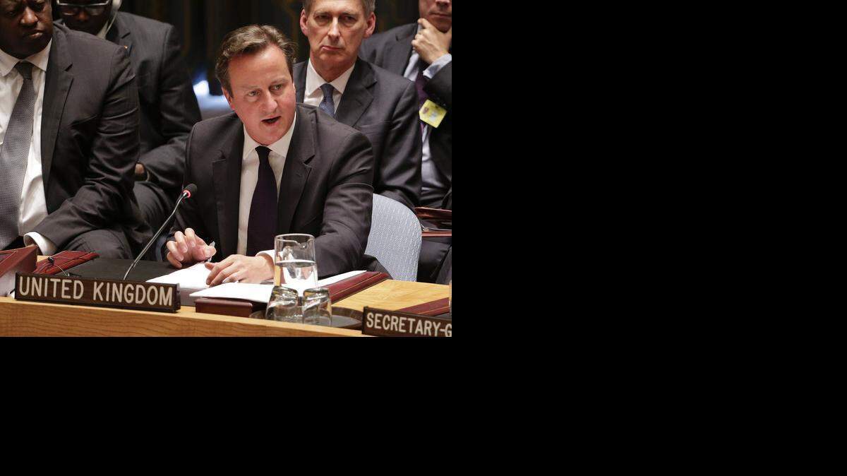 <cutline_leadin>El primer</cutline_leadin> ministro británico, David Cameron, convocó una sesión extraordinaria del Parlamento para debatir si el Reino Unido se suma a los ataques en Irak.