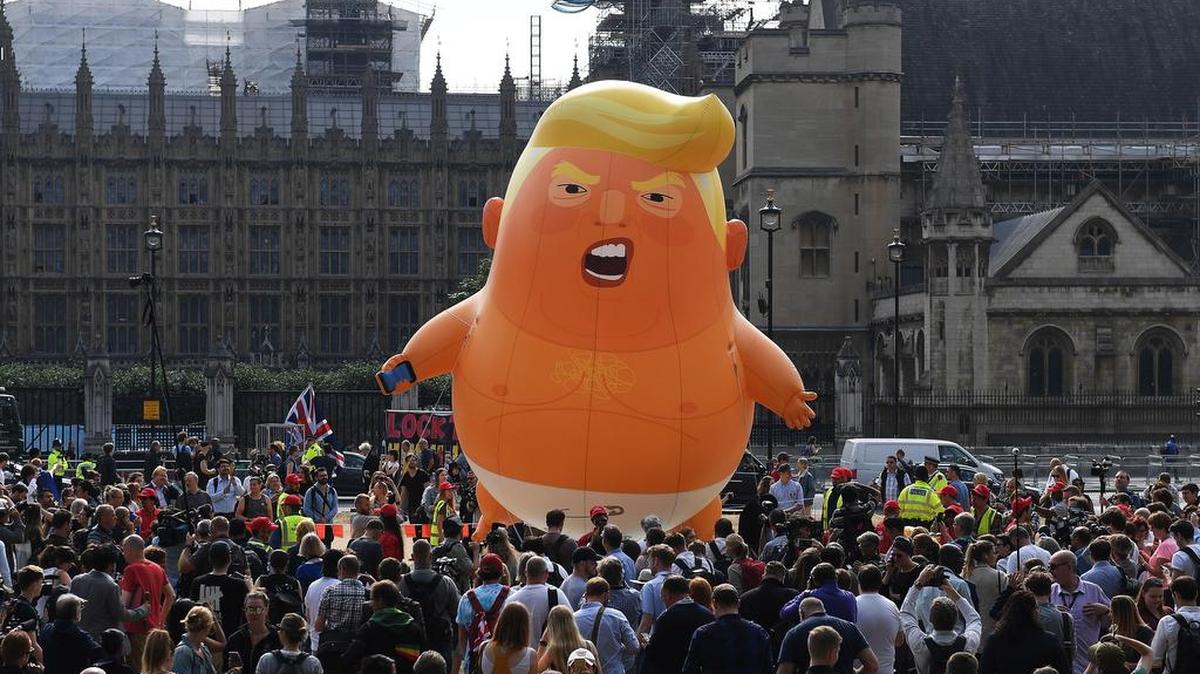 El globo de “Bebé Trump” vuela sobre la plaza del Parlamento durante una protesta en Londres, Reino Unido, hoy 13 de julio de 2018. 