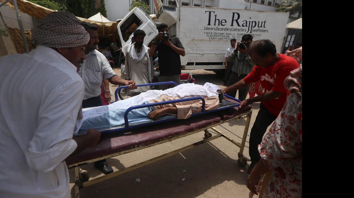 
El Ejército paquistaní ha establecido el sábado, 29 centros en Karachi y otras zonas de Sindh para atender a las personas afectadas por el calor.

