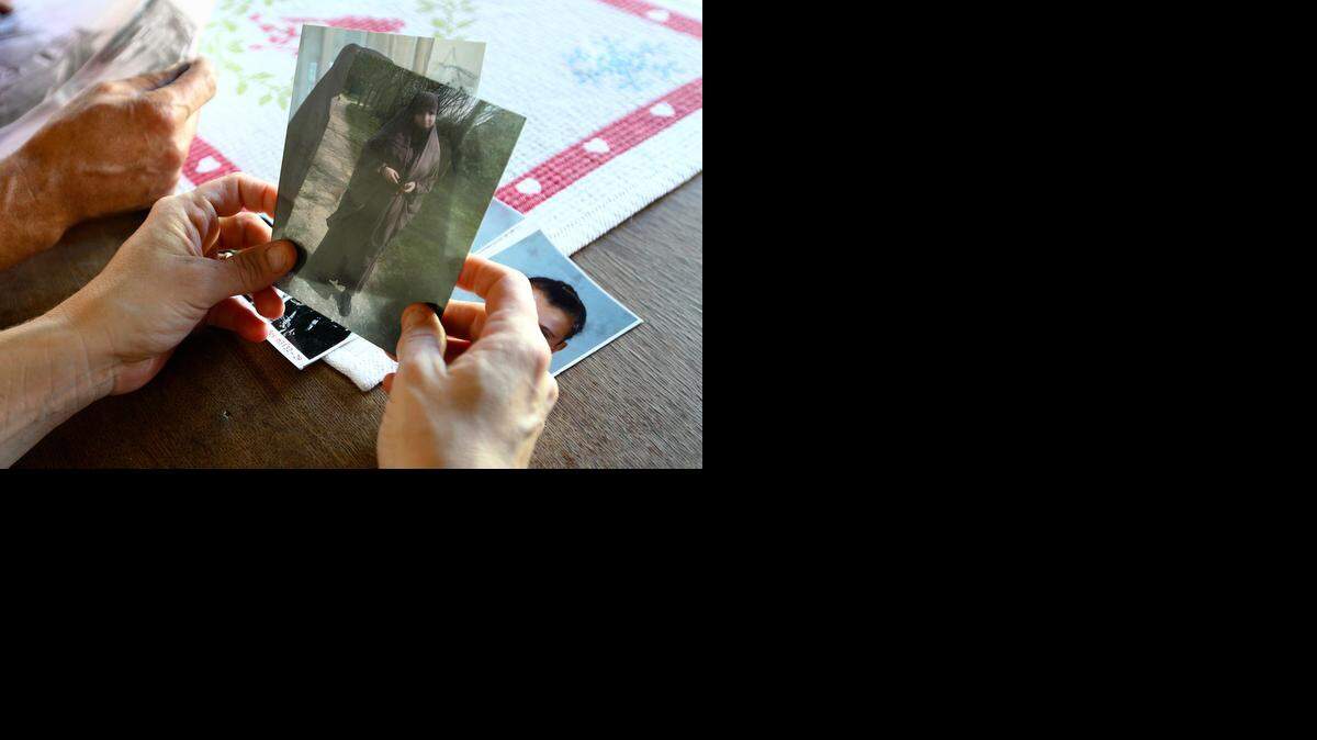 
Sahra es una de las casi 100 mujeres jóvenes que se han ido de Francia a Siria para unirse la guerra santa, comparado con apenas un puñado hace año y medio, cuando el viaje ni siquiera estaba en el radar de seguridad de Europa. 
