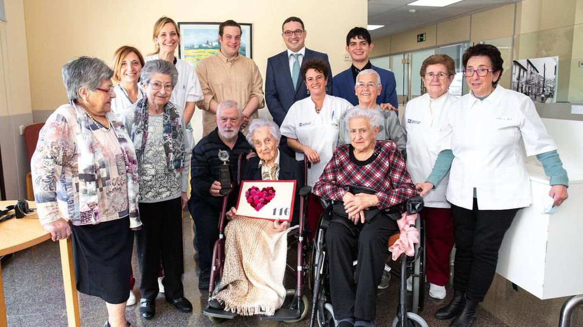 La española María Branyas celebra su 116 cumpleaños en La Residència Santa Maria del Tura en Olot, España, el sábado 4 de marzo del 2023.