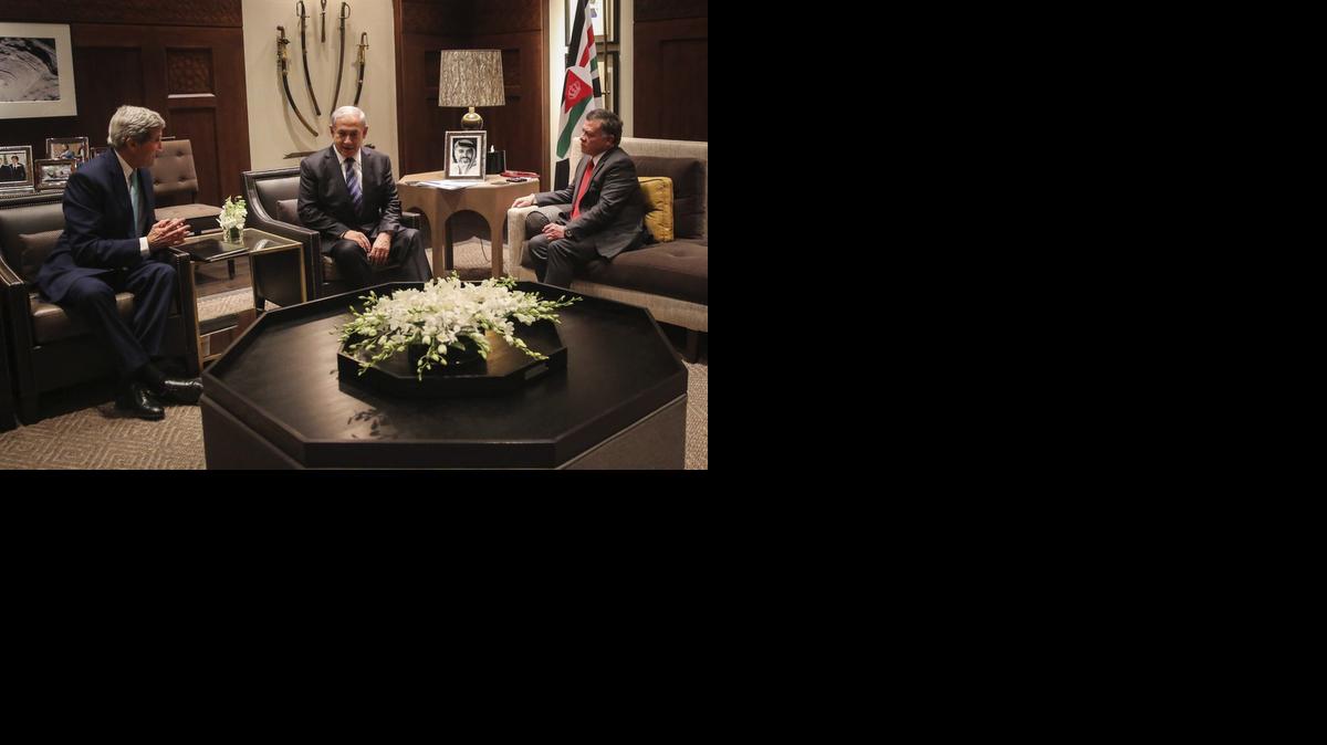 
El jefe de la diplomacia estadounidense, John Kerry, mantuvo reuniones este jueves con los líderes palestino, israelí y jordano para tratar de reducir la tensión en Jerusalén.
