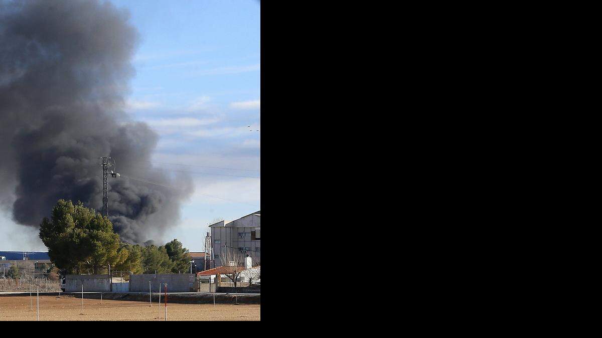 
Escena del accidente del caza griego F-16 en el que murieron ocho aviadores franceses en la base aérea de Los Llanos (Albacete), en el centro de España.



