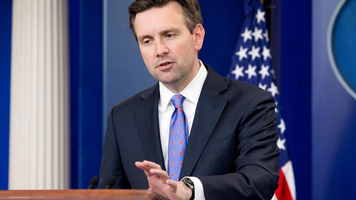 El portavoz de Obama, Josh Earnest, comentó en su rueda de prensa diaria que el alto el fuego en Siria “sigue siendo frágil”, especialmente “debido a las continuaciones violaciones por parte del régimen” del presidente Bachar Al Assad.