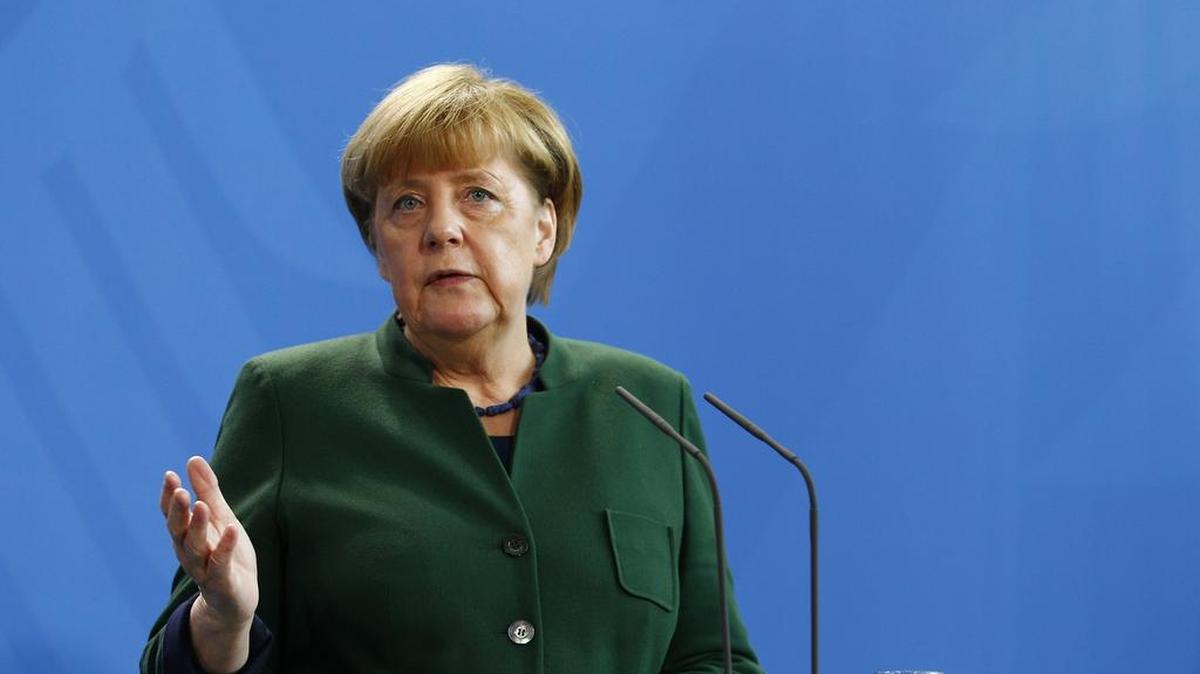 La canciller alemana Angela Merkel habla con los medios de comunicación antes de hablar con el primer ministro griego en la Cancillería el 16 de diciembre de 2016 en Berlín, Alemania.