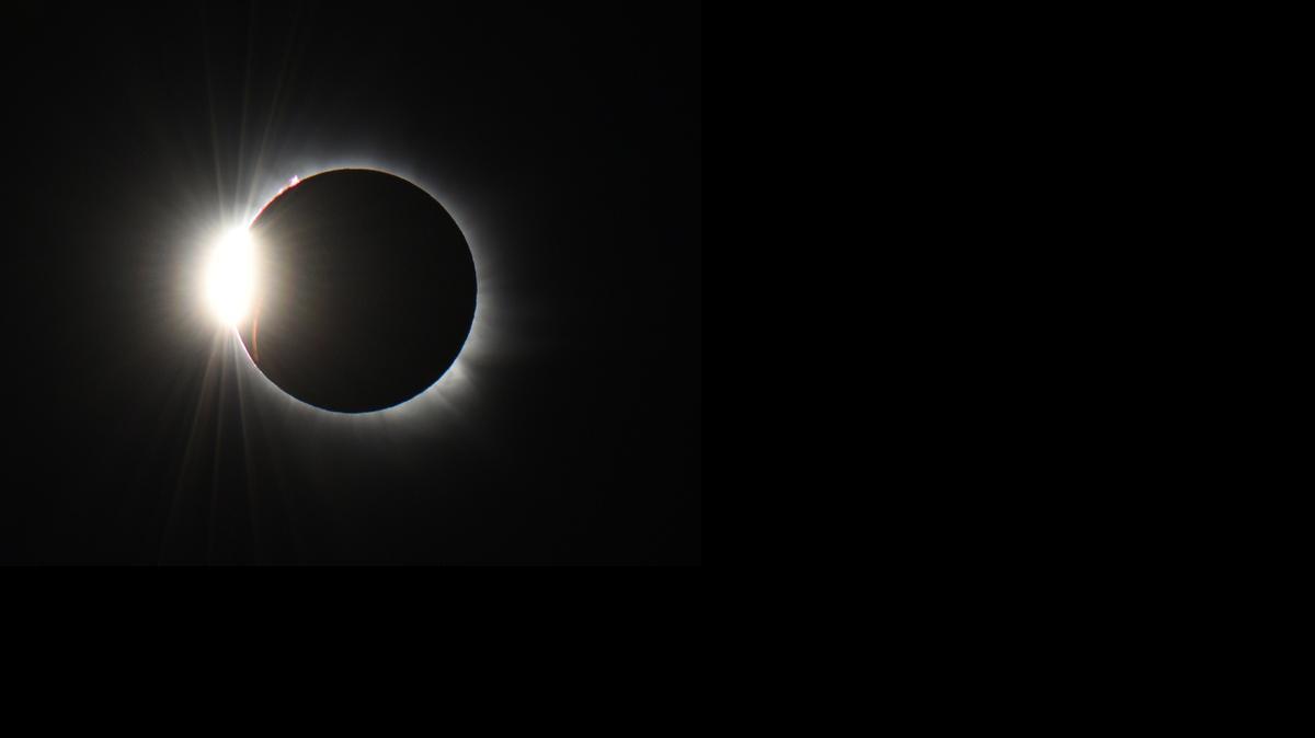 <cutline_leadin>En el</cutline_leadin> archipiélago de Svalbard el eclipse pudo contemplarse, el viernes, sin ningún impedimento gracias a que el cielo estaba libre de nubes.