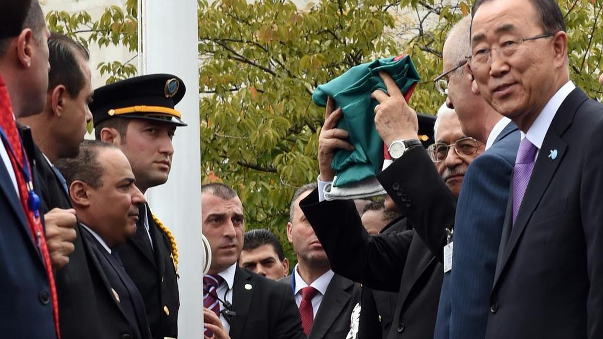 
El presidente de la Autoridad Nacional Palestina, Mahmud Abbas, durante la ceremonia de izar la bandera palestina en la sede de la ONU en NY.
