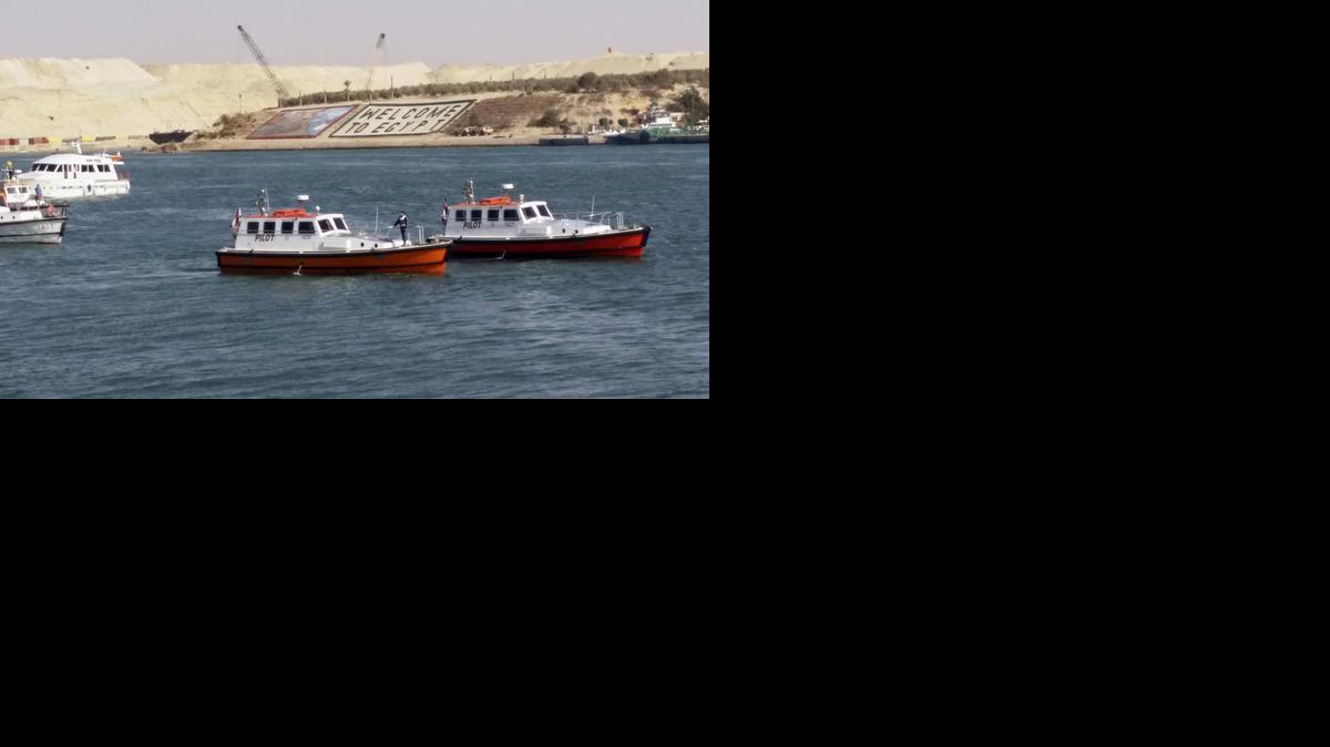 <cutline_leadin>La Autoridad</cutline_leadin> del Canal de Suez (ACS) deja en ‘manos de Dios’ el fin de la construcción del canal paralelo al actual en agosto de 2015.<252>