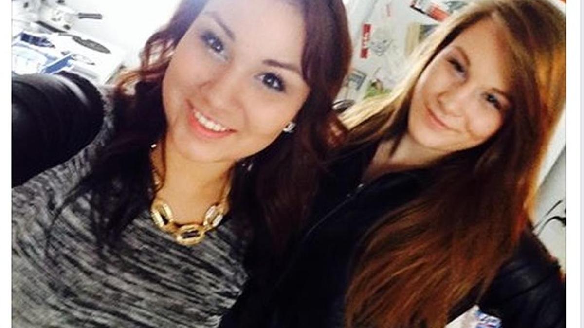 Esta ‘selfie’ que posteó Brittney Gargol (der.) el 25 de marzo del 2015 fue clave para identificar a su mejor amiga como la autora material del crimen. El cinturón negro que Cheyene Rose Antoine vestía esa noche fue hallado junto al cadaver de Gargol.