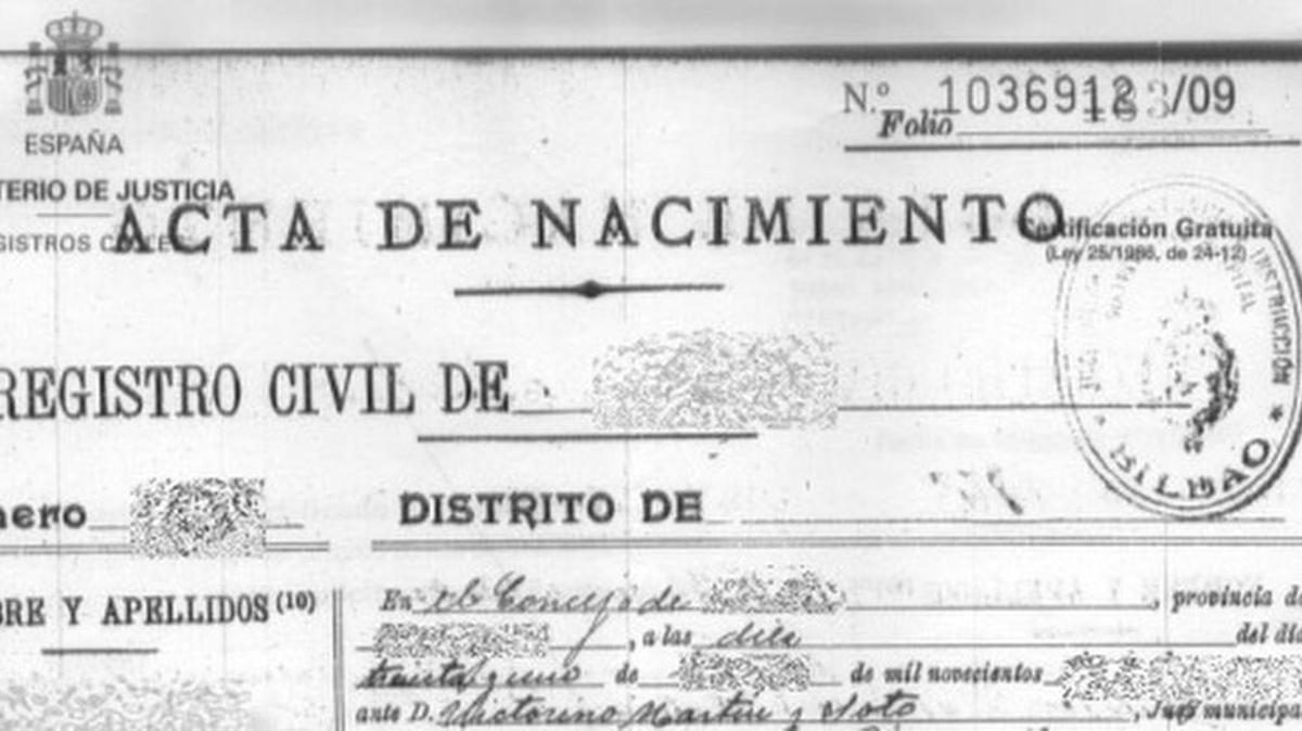 El apellido paterno no será desde este viernes el que prevalezca legalmente en España a la hora de inscribir un hijo en el Registro Civil y, en caso de desacuerdo entre ambos progenitores, decidirá un funcionario, en principio un juez.