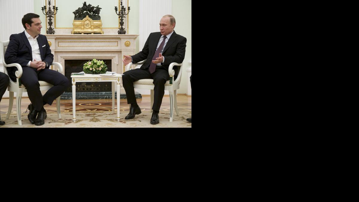 
El primer ministro griego, Alexis Tsipras, se reunió el miércoles con Vladimir Putin en el Kremlin, en una visita que los europeos ven con desconfianza debido a las buenas relaciones del nuevo gobierno heleno con Rusia
