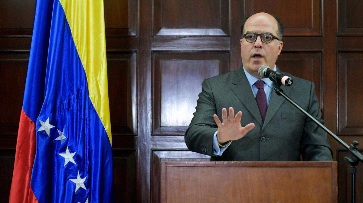 Venezuelan opposition member Julio Borges, appointed by opposition leader Juan Guaido as Commissioner for Foreign Affairs, speaks during a press conference in Bogota, Colombia on October 24, 2019. - Borges denounced that the situation the region is going through is been orchestated by the Cuban and Venezuelan Governments. (Photo by Raul ARBOLEDA / AFP) (Photo by RAUL ARBOLEDA/AFP via Getty Images)