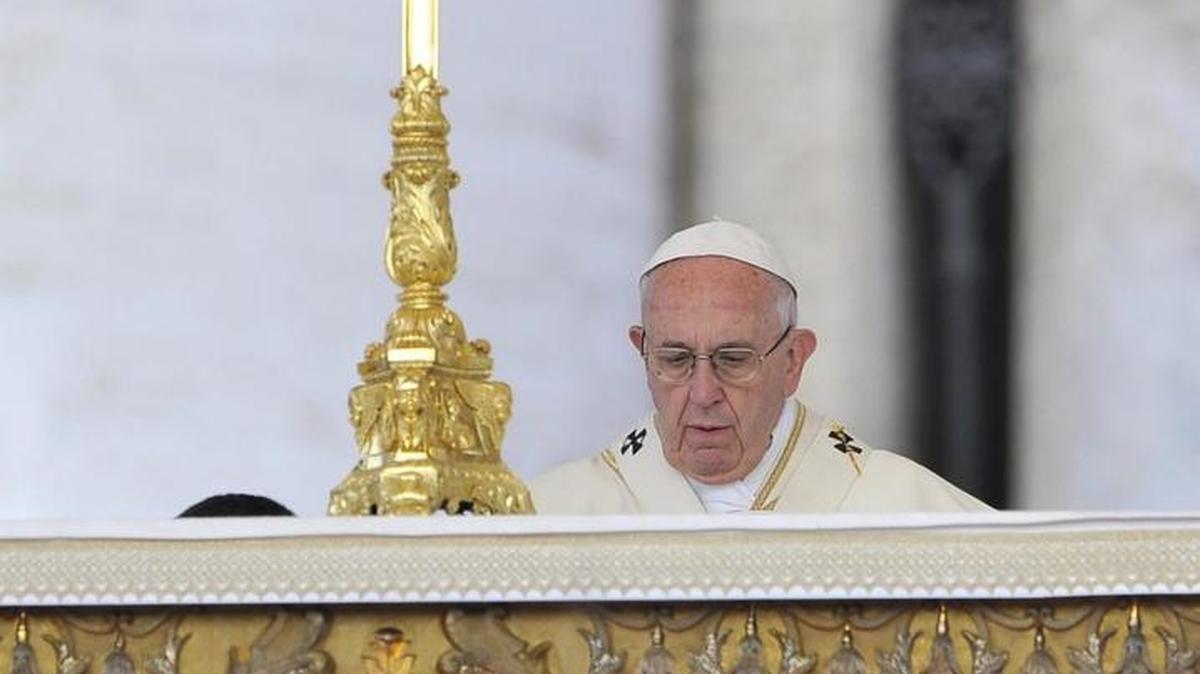 El papa oficia una misa con motivo del Jubileo de los sacerdotes en el Vaticano el viernes.