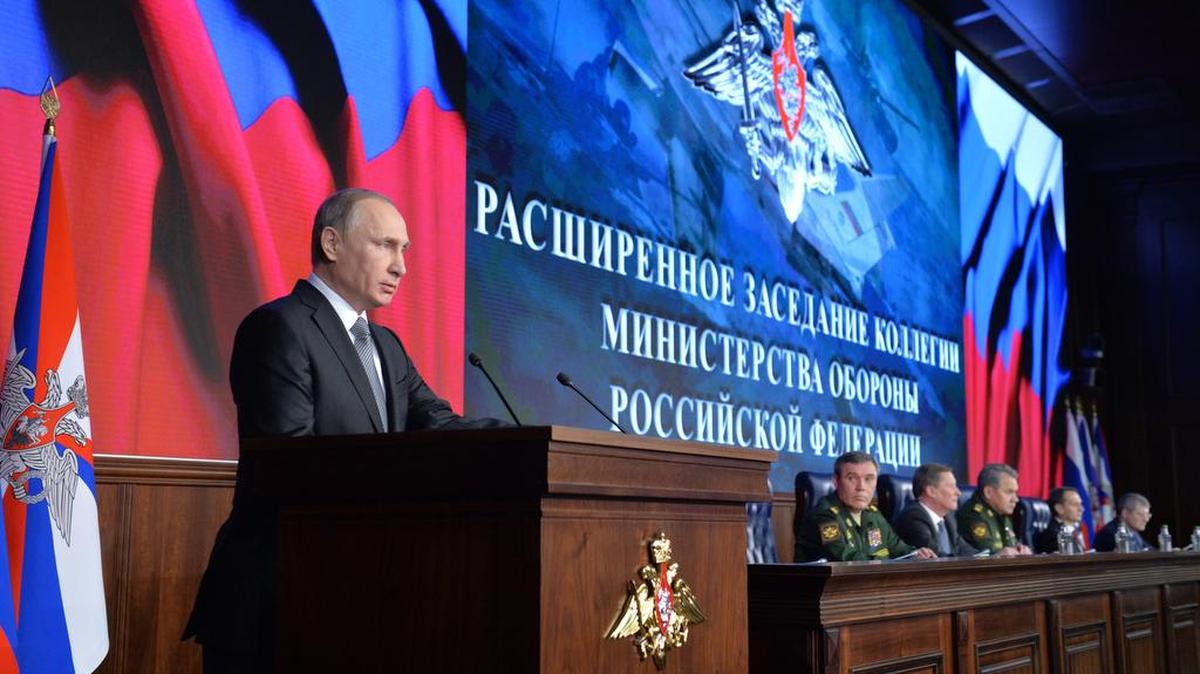 El presidente ruso Vladimir Putin da un discurso ante la plana mayor de las Fuerzas Armadas, el viernes en Moscú.