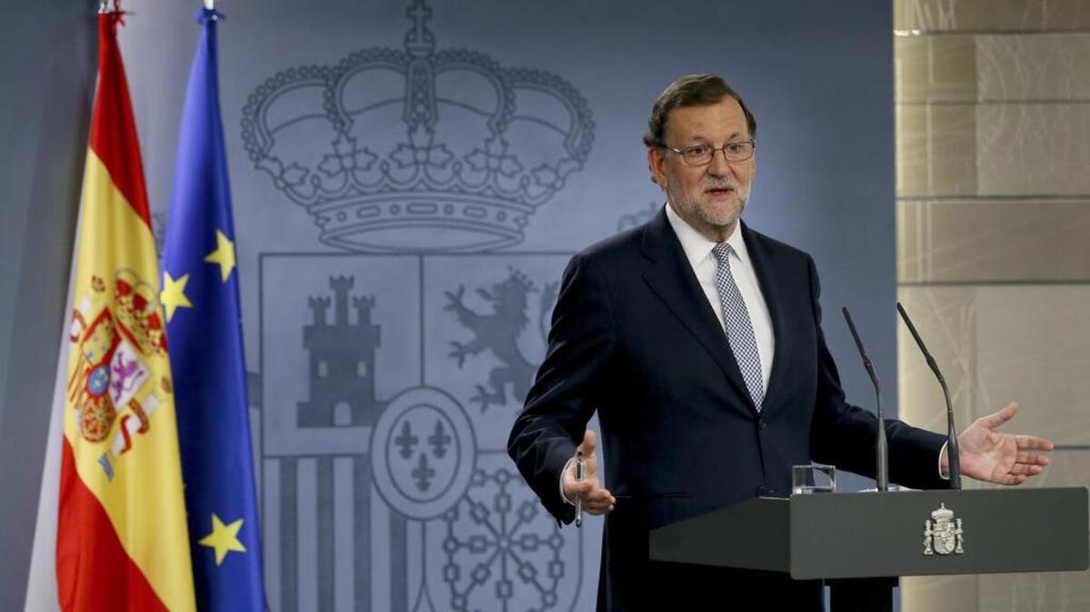 El presidente del Gobierno en funciones, Mariano Rajoy, durante la rueda de prensa que ha ofrecido en el Palacio de la Moncloa de Madrid, tras la reunión que ha mantenido con el Rey.