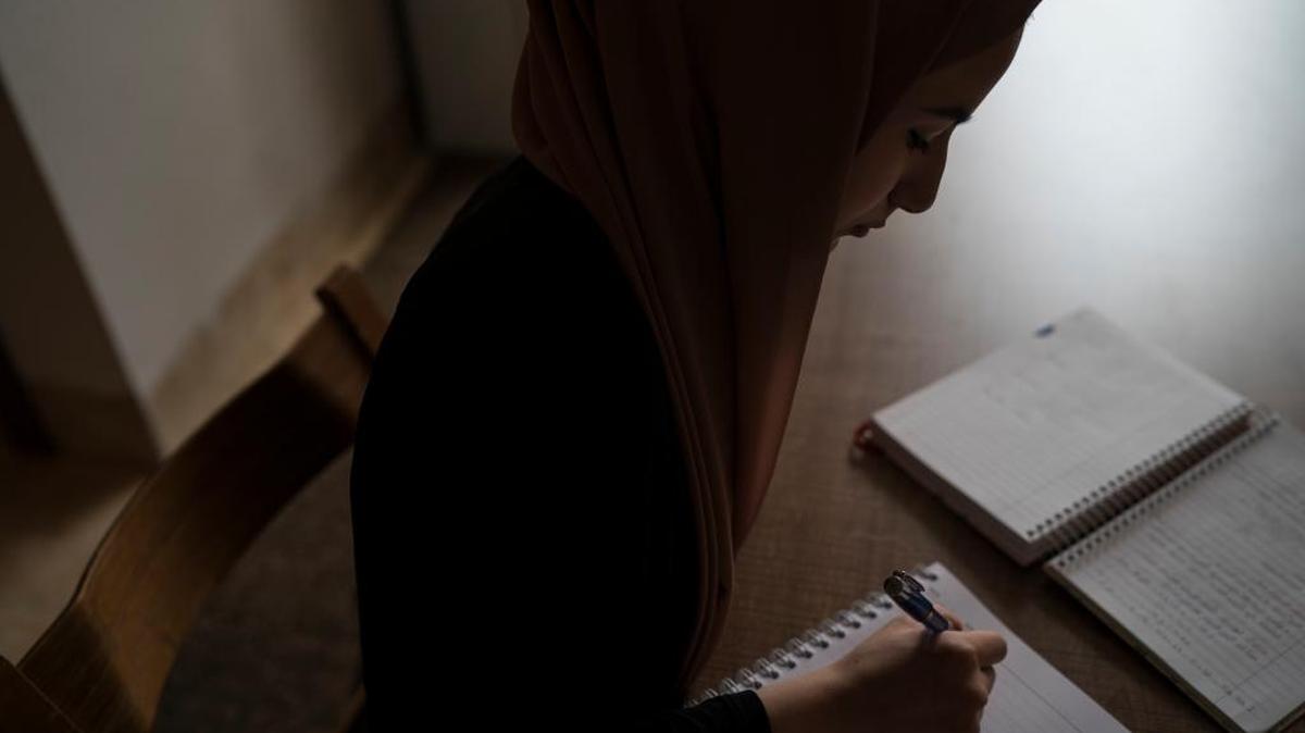 Ferah estudiando para un examen en Irbil, Irak.