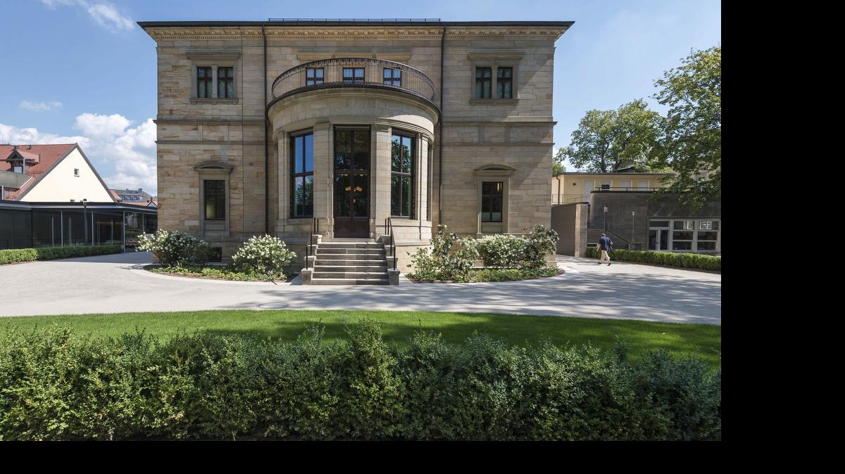 
El Museo Richard Wagner en Bayreuth, Alemania, reabrirá sus puertas al público el domingo, coincidiendo con el inicio de la temporada de ópera en esa localidad de Baviera.
